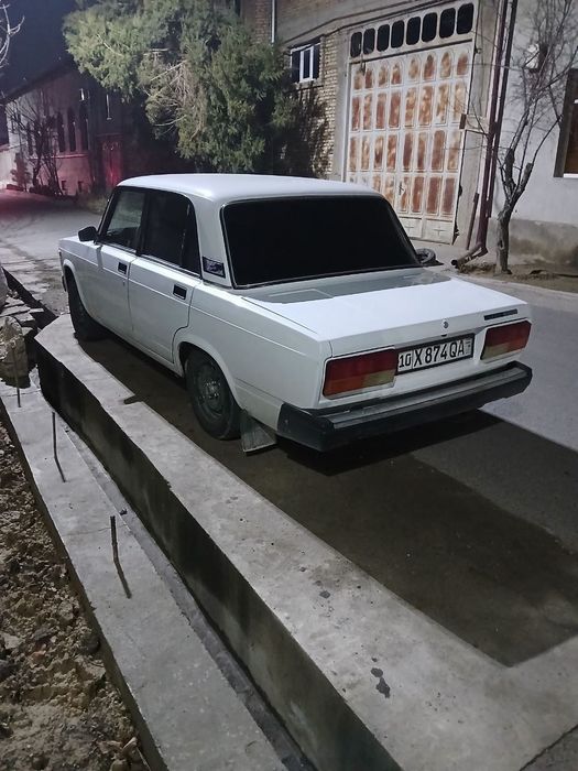 Vaz 2107 sotiladi