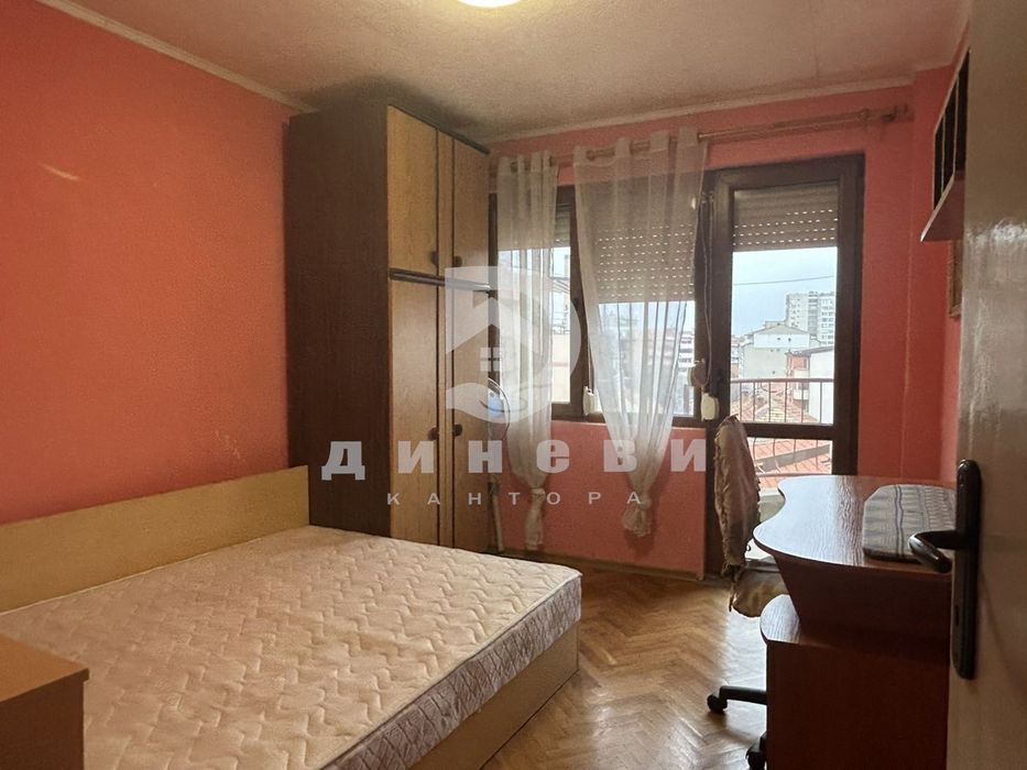 Тристаен апартамент до Медицински факултет