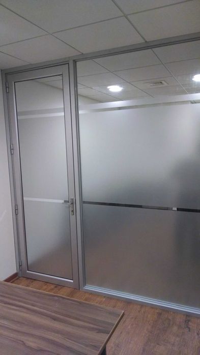 Ofis oynalari uchun plenka Tumanka Матовая пленка для окна офисов