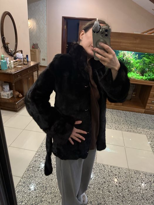 Шуба из норки. Темно-коричневый цвет