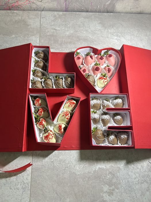 Клубника в шоколаде в премиум коробке