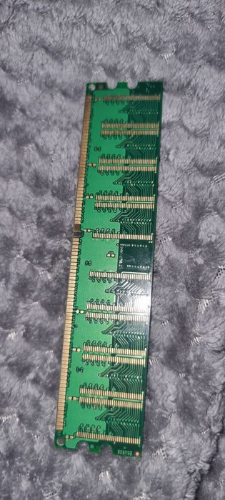 Модуль оперативной памяти DDR-400 объемом 256 МБ