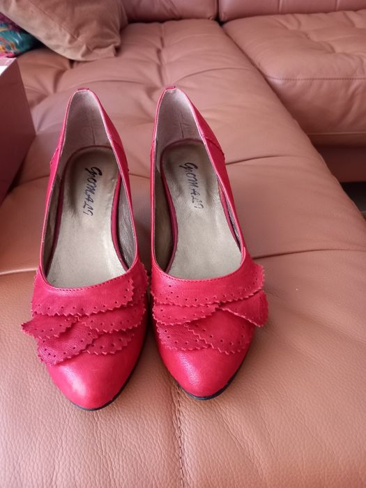 Pantofi piele roșie  noi