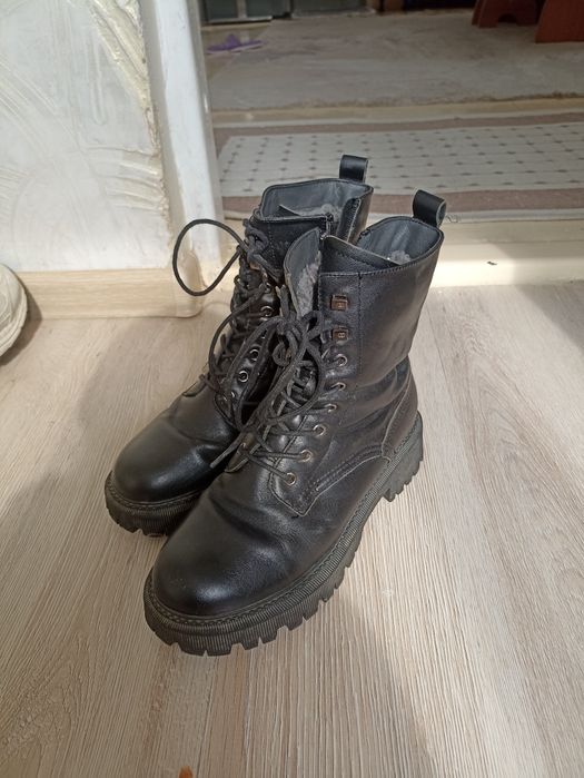 Продам кожаные зимние ботинки
