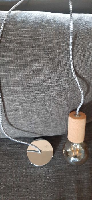 Продавам висяща  лампа