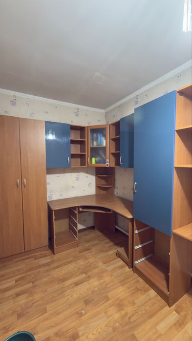 Продам шкаф с компьютерным столом