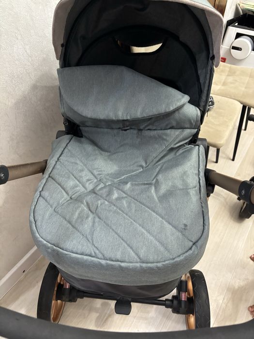 Коляска почти новая