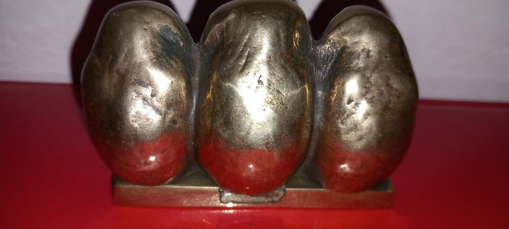 Obiect decorativ vechi din alamă-omerta