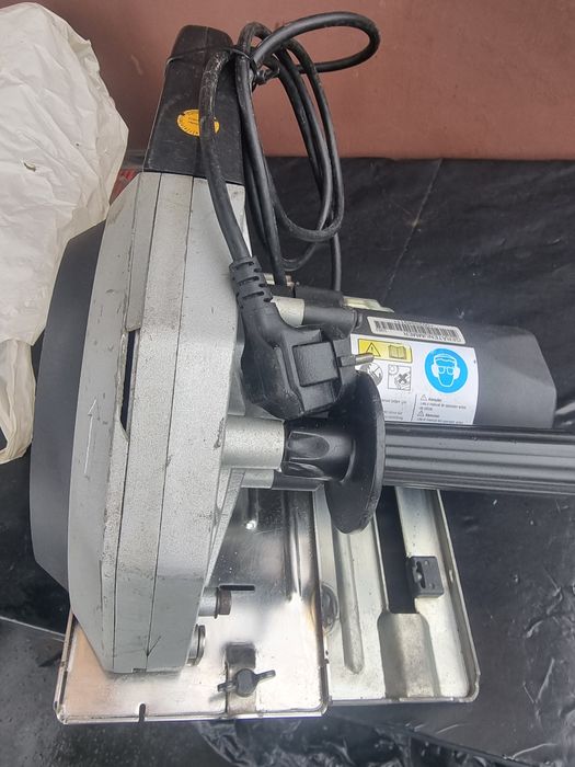 Vând circular metal