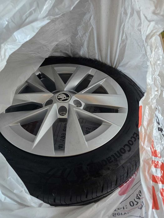 Jante Auto Skoda Octavia 4 R17 si Anvelope Vara 205 55 R17 Continental EcoContact 6 
impecabile,fara defecte,dot 2023 , rulate foarte putin