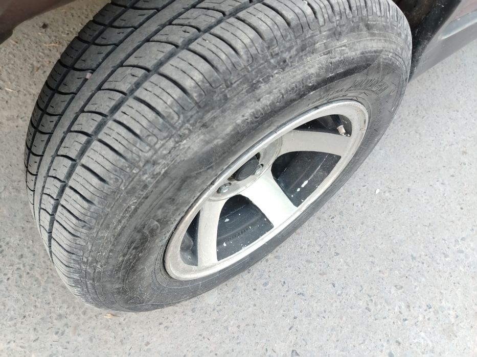 vaz 2109 sotiladi yili 1989 xolati yahshi