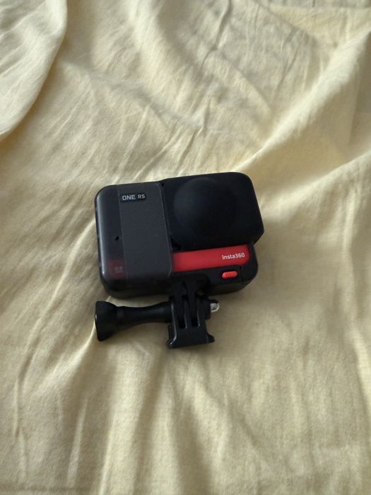 Insta360 ONE RS — полный комплект