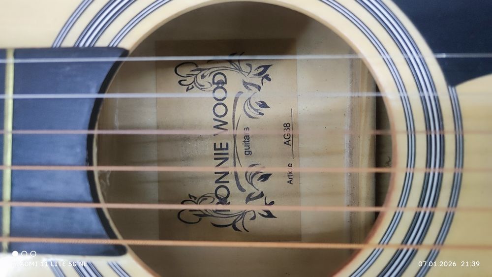 Продам гитару, в отличном состоянии