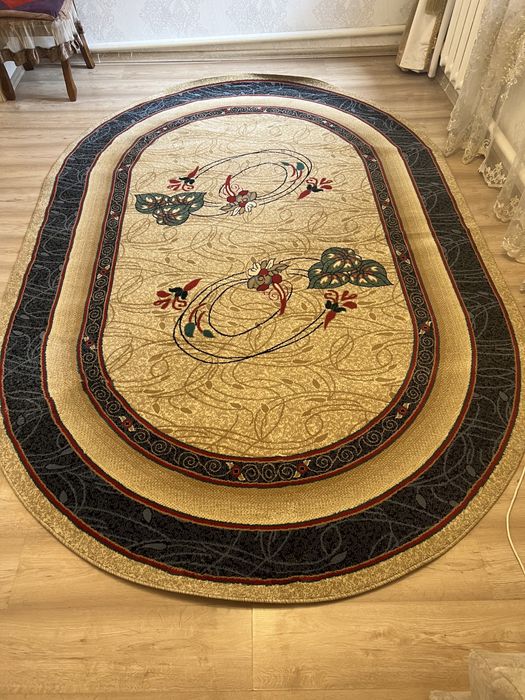 продам ковер овальный