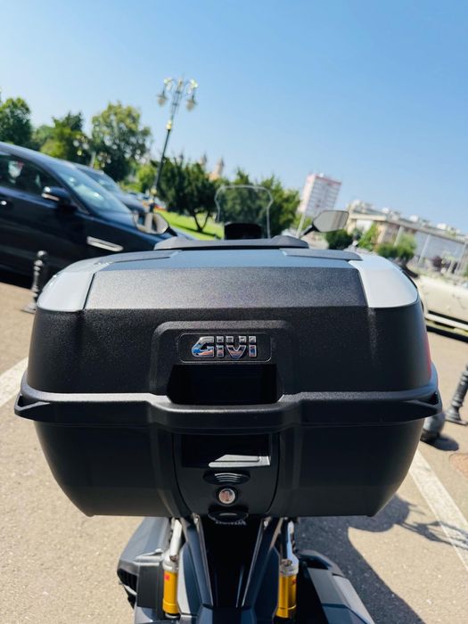 Honda ADV350 2025 | 8.900 km | Garanție | Topcase Givi