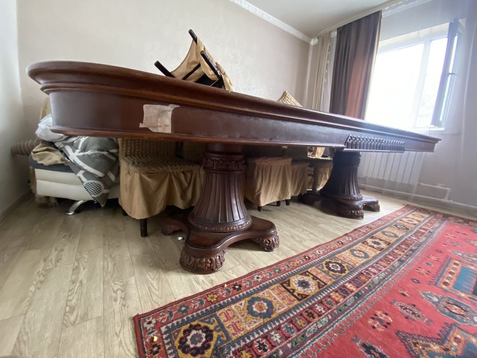 Стол из красного дуба