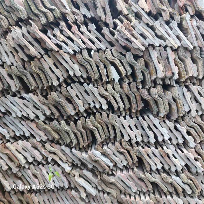 Продавам стари цигли