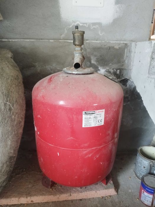 Centrala pe lemne + boiler + butelia de presiune