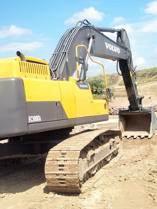 Сдам в аренду экскаватор Volvo EC300DL