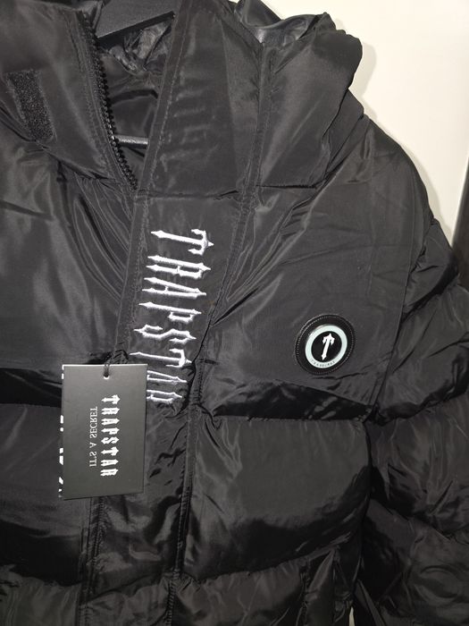 Geaca de iarnă x Trapstar   / essentials