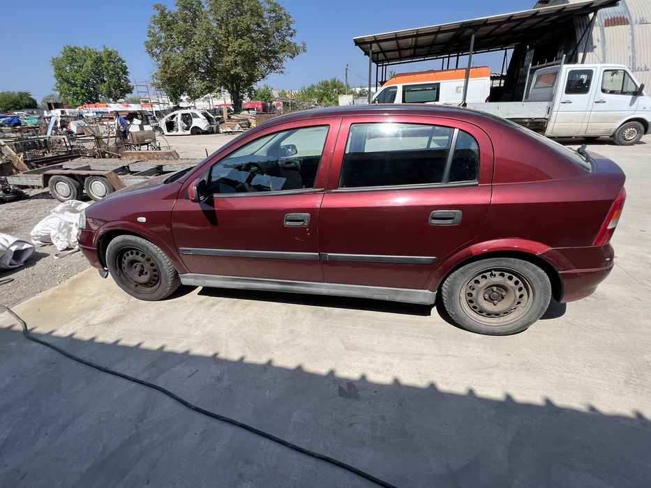 Opel Astra 1.6 НА ЧАСТИ