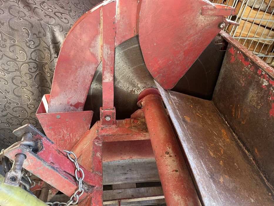 Прикачен циркуляр за трактор