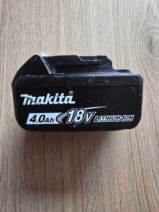 Продавам оригинална батерия Makita 4ah