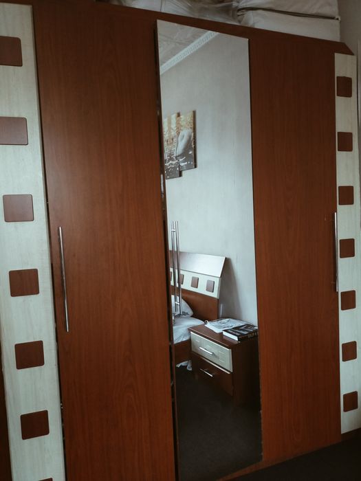 Продам Спальный гарнитур б/у 2х спалка не дорого . Цвет комбинированн