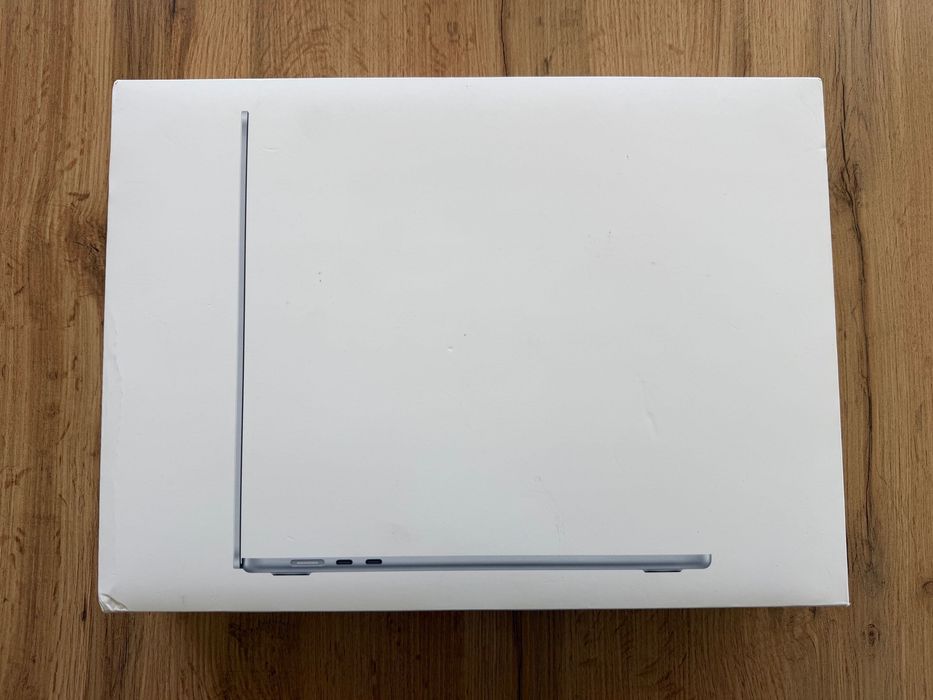 НОВ MacBook Air 15" M4 Chip 10-CPU, 10-GPU, 16GB RAM, 512GB SSD