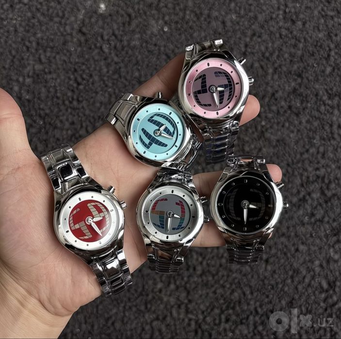 Часы с меняющимся циферблатом Color Changing Y2K