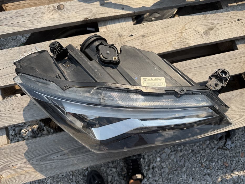 Фар Seat Ateca 2018 год.-
