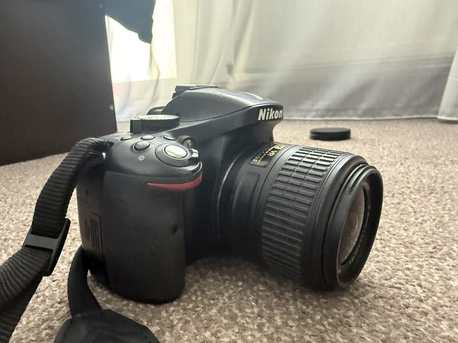 Aparat foto DSLR Nikon D5200 + obiectiv kit 18-55mm VR