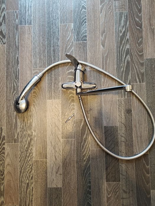 Смеситель для ванной