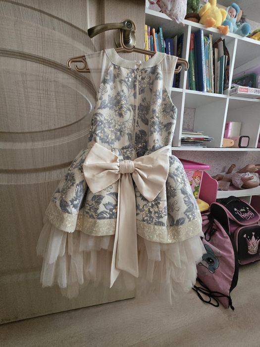 Продам платье для девочки