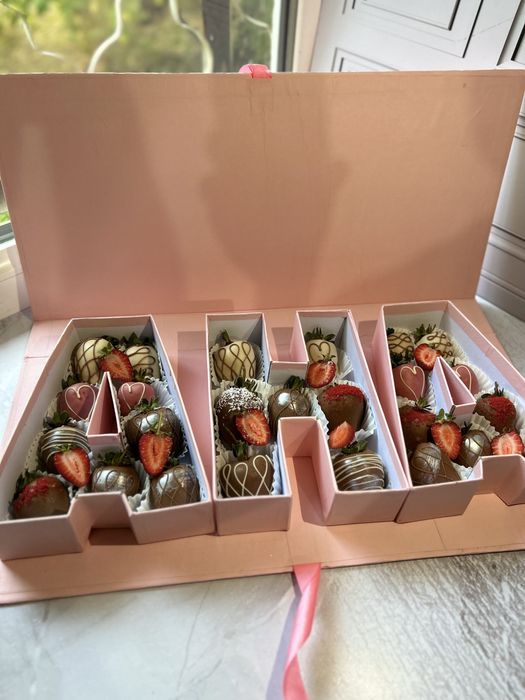 клубника в шоколаде в премиум коробке