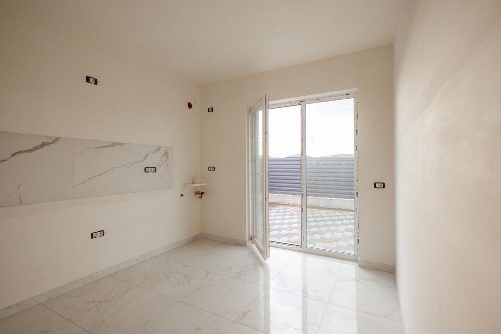 Vand  case individuale la cheie parter 350mp teren