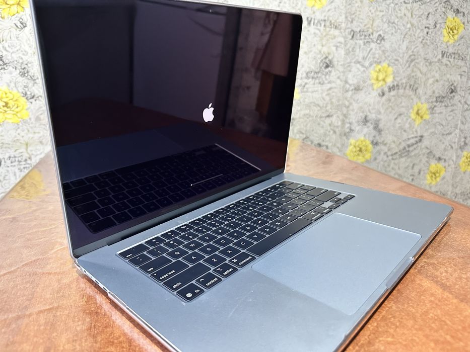 Продам MacBook Air 15″ M4, 2025 года
