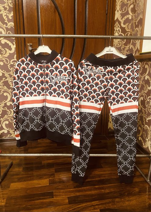 Распродажа. Продается спортивки.