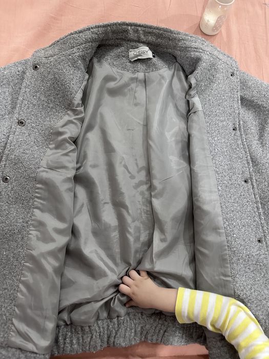 Продам бомбер-пальто на резинке