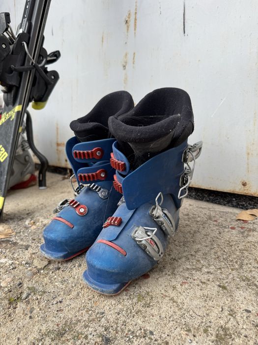 Ски + обувки + щеки