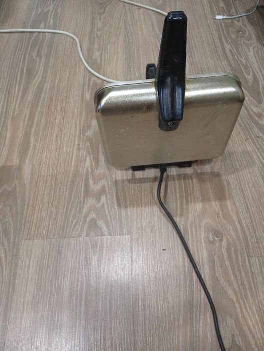 Продам электрофафельницу