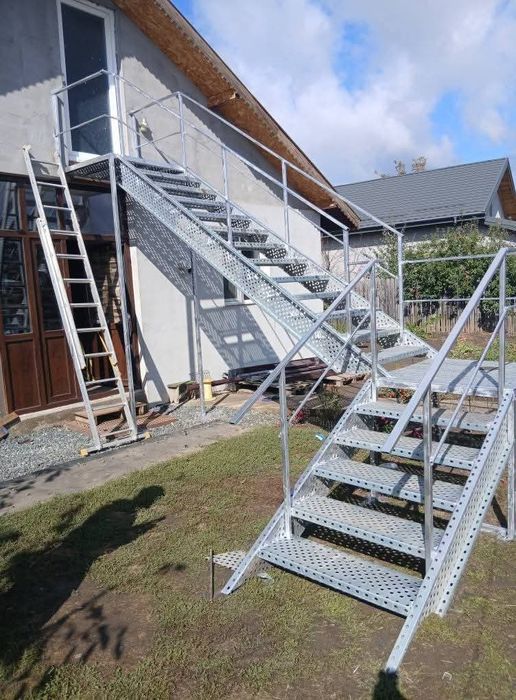 Confectionam scarii metalice zincate exterioare și pentru incendii , p