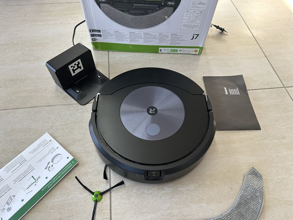 Robot aspirator iRobot Roomba Combo j7 (c7156)