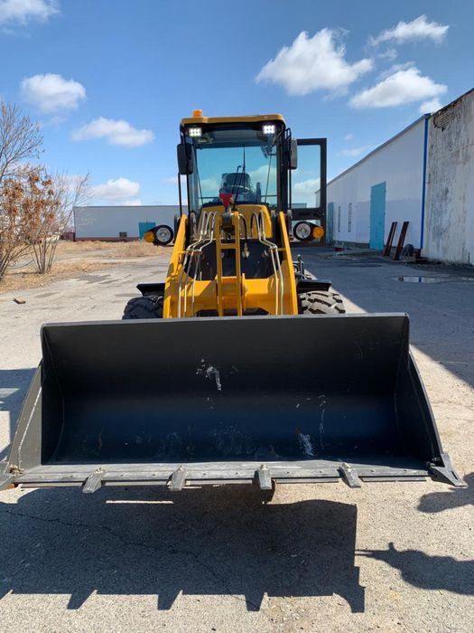 Погрузчик Фронтальный погрузчик