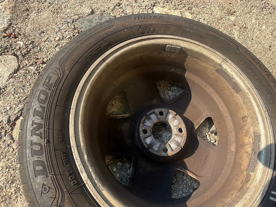 Летни гуми Dunlop с джанти от Рено клио 185/60/15