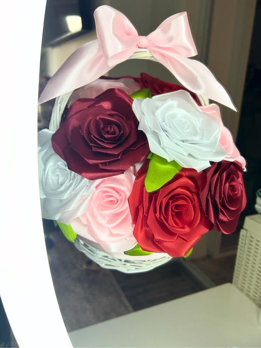 Cosulet cu flori din satin