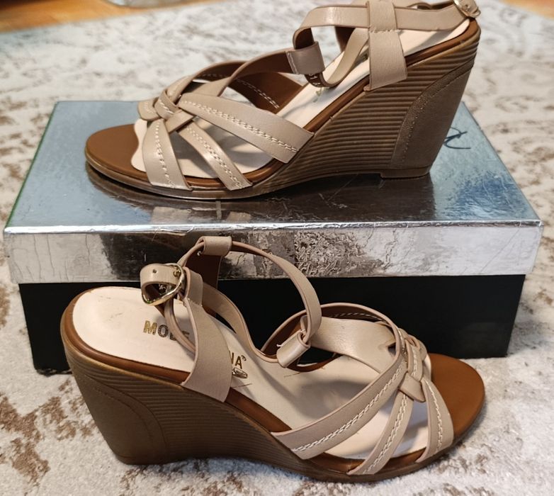 Новые босоножки 35 размер.