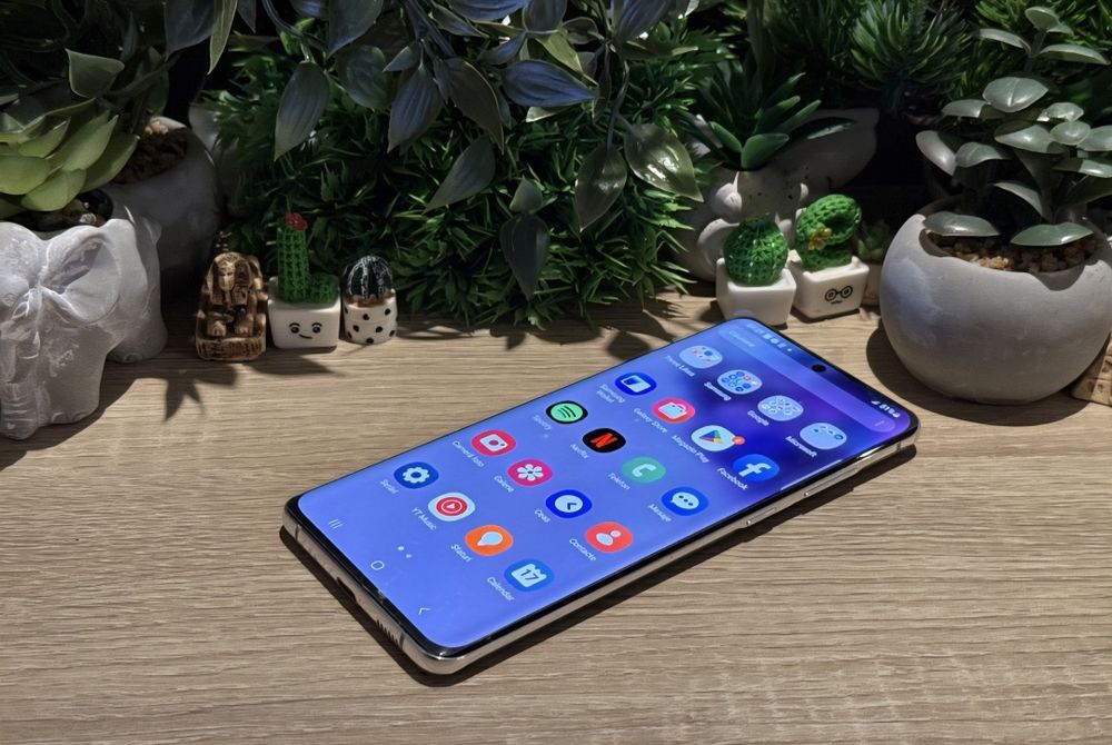 VAND S10 si S10 plus impecabile.Trimit cu verificare