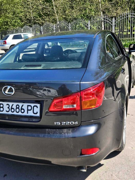 Продавам Lexus is220d
