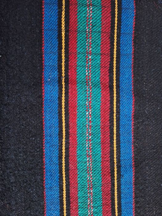 Чисто нови вълнени черги, килим и покривала за легла